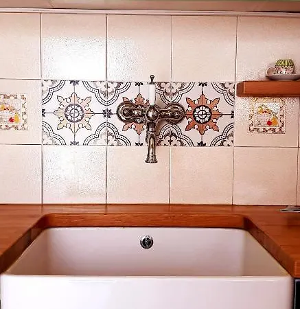 Casa vacanze The Veranda Of Gavrion-exclusive, Centrally Located With Seaview Gavrio