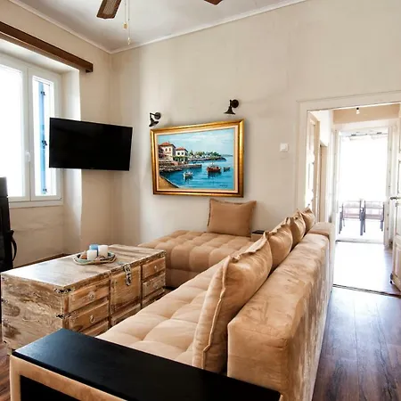 Сasa de vacaciones The Veranda Of Gavrion-exclusive, Centrally Located With Seaview Gavrio