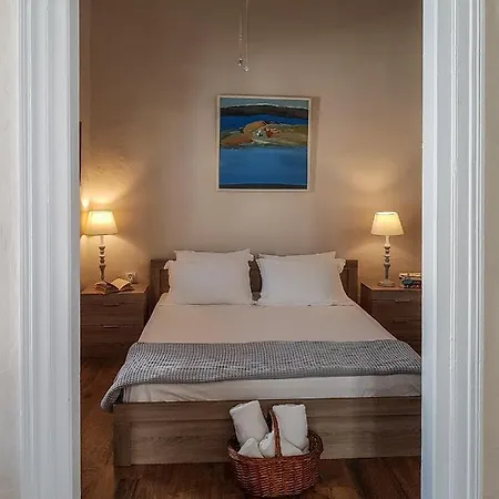 Сasa de vacaciones The Veranda Of Gavrion-exclusive, Centrally Located With Seaview *