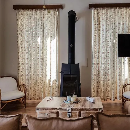 Сasa de vacaciones The Veranda Of Gavrion-exclusive, Centrally Located With Seaview Gavrio