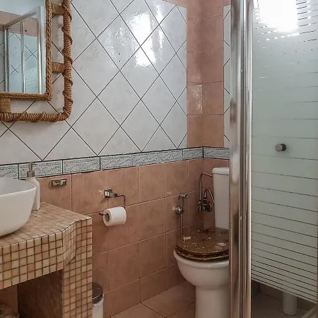 Сasa de vacaciones The Veranda Of Gavrion-exclusive, Centrally Located With Seaview *